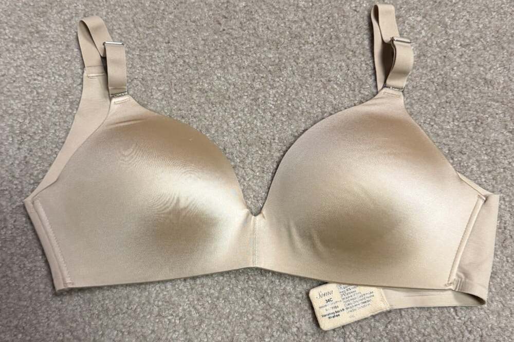 Soma Vanishing Back WIreless Bra 34C Satin Lined Molded Smoothing Beige